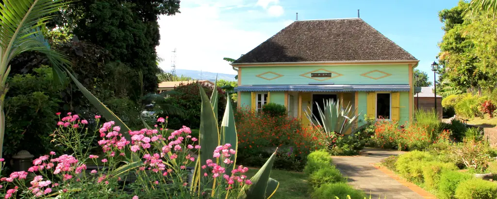 Jolie case créole dans le village de l'Entre-Deux